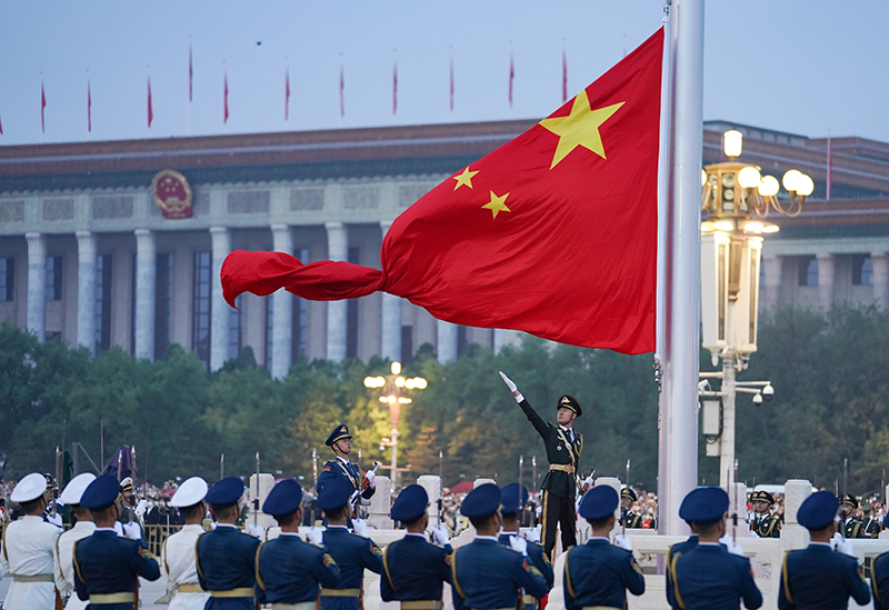 天安門拂曉奇遇:一場關(guān)于中國人民解放軍儀仗隊(duì)升國旗的儀式的深度對(duì)話