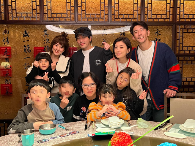 穿越光影:一場(chǎng)關(guān)于演員賈靜雯個(gè)人資料的咖啡館對(duì)話