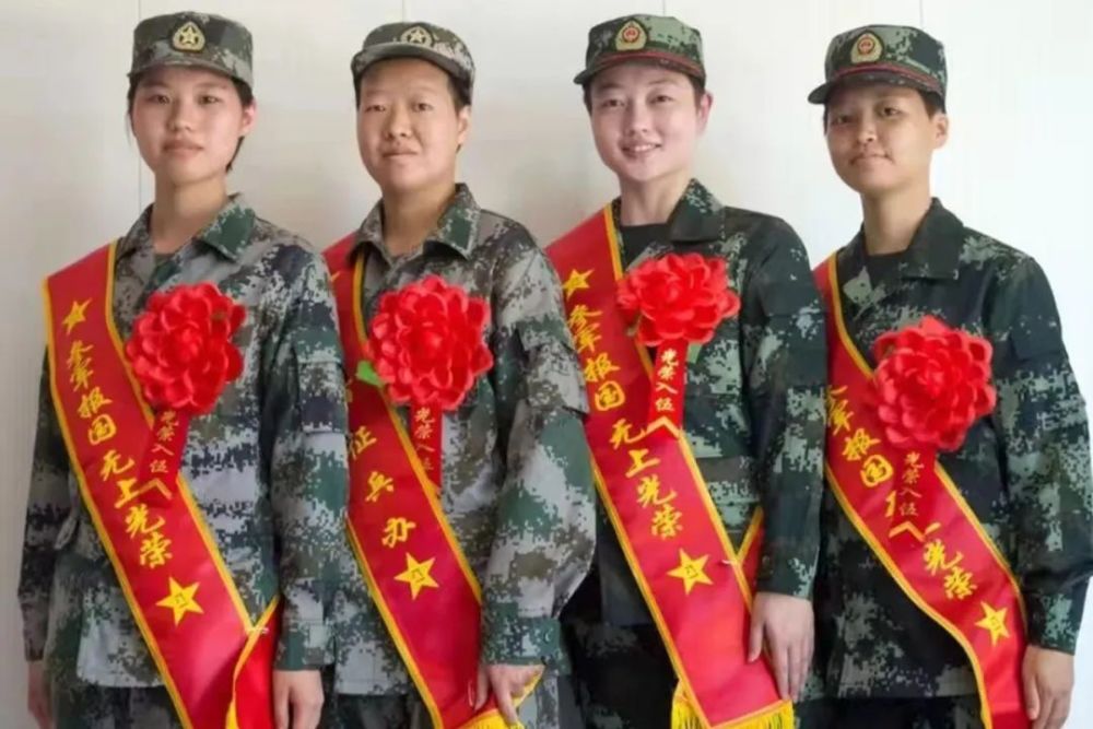 咖啡館奇遇：解碼中國人民解放軍儀仗隊女兵張雅茹退伍的幕后故事與社會啟示