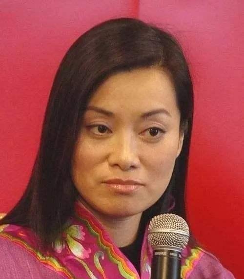 深度剖析:特寫(xiě)訪(fǎng)談勾勒毛阿敏結(jié)過(guò)幾次婚的情感軌跡與人生選擇
