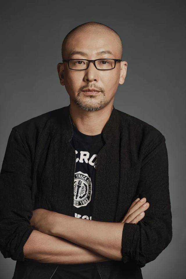 深度解析管虎導(dǎo)演的電影藝術(shù)：從《老炮兒》到《八佰》的硬核影像世界