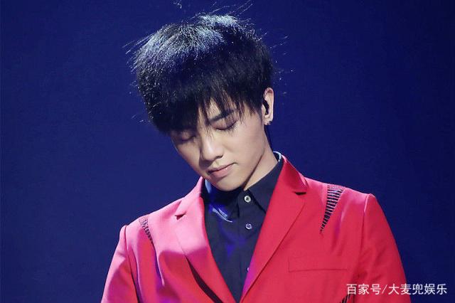 迷霧探尋：華晨宇有女朋友嗎？一場(chǎng)關(guān)于偶像隱私的奇遇對(duì)話
