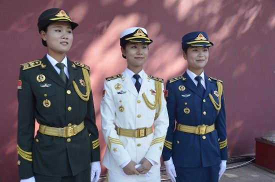 榮光之旅:一位紀(jì)錄片導(dǎo)演與中國人民解放軍儀仗隊(duì)女兵的深情對(duì)話