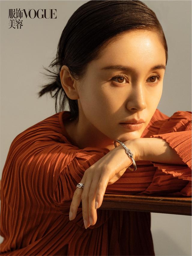 咖啡館里的熒幕人生:細(xì)品王子文簡歷個人簡介的獨(dú)特魅力