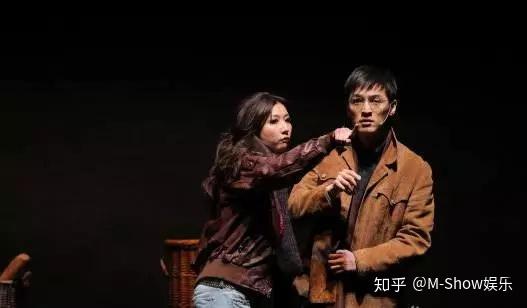 演員是一個什么樣的角色:深度解析其藝術使命與職業(yè)內(nèi)涵