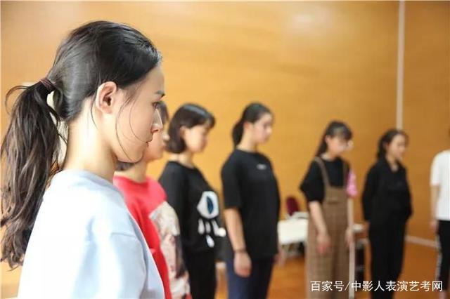 演員是一個什么樣的角色:深度解析其藝術使命與職業(yè)內(nèi)涵