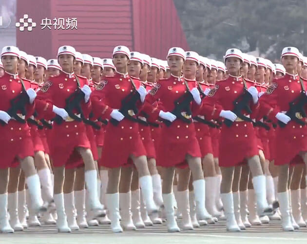 咖啡館里的奇遇:深度解讀2019中國(guó)人民解放軍女兵儀仗隊(duì)的時(shí)代回響