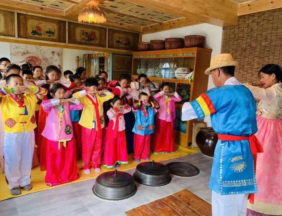 星空迷彩常服：一場現(xiàn)代軍事美學(xué)的多元勾勒與場景聚合