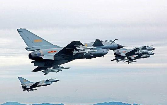 深度解析殲10c和殲10d的區(qū)別:中國空軍戰(zhàn)機(jī)性能演進(jìn)全攻略