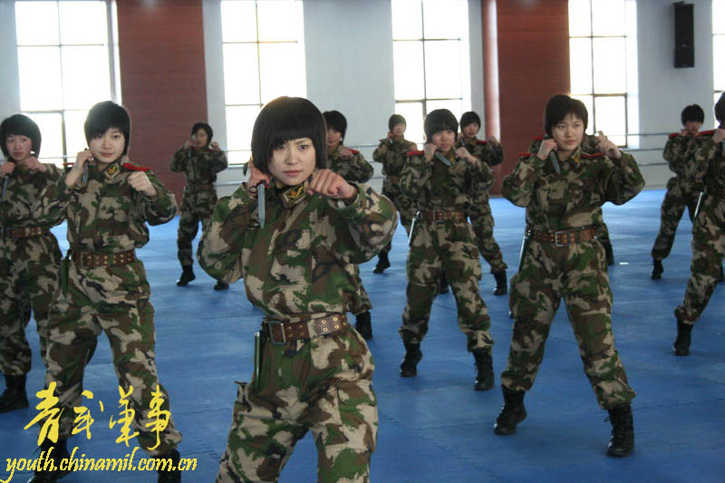 咖啡館奇遇:深度探尋中國人民武裝警察部隊特種警察學院的軍警身份迷思