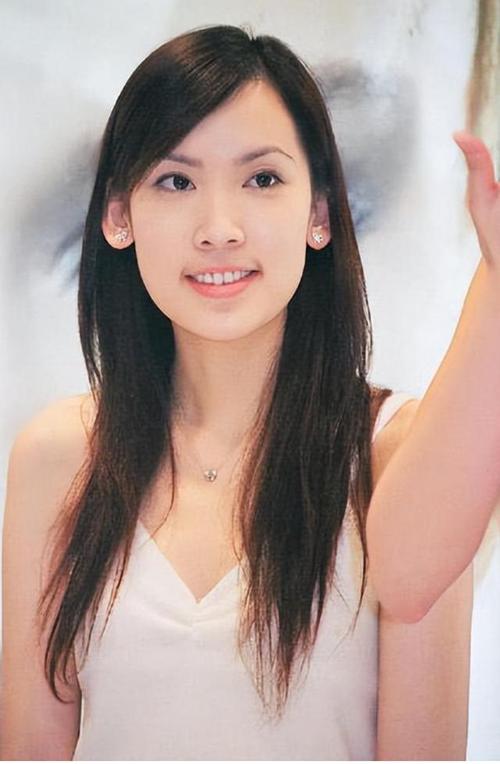 時光畫廊:探秘陳若儀驚艷寫真背后的光影對話
