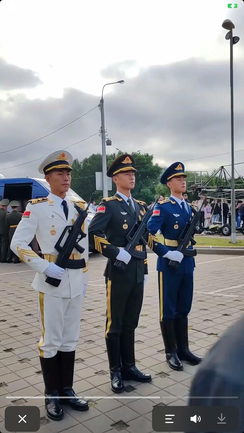 中國(guó)人民解放軍儀仗隊(duì)女兵外國(guó)人看:多元場(chǎng)景勾勒與跨文化特寫訪談