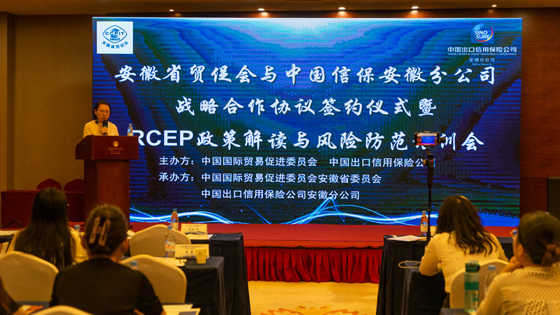 聚焦“2025年新澳門期期準(zhǔn)”：社會(huì)輿論熱點(diǎn)下的多維審視與爭議解析