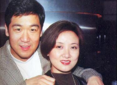 鄧婕61歲產(chǎn)子是真的嗎？深度解析高齡生育傳聞與家庭真相